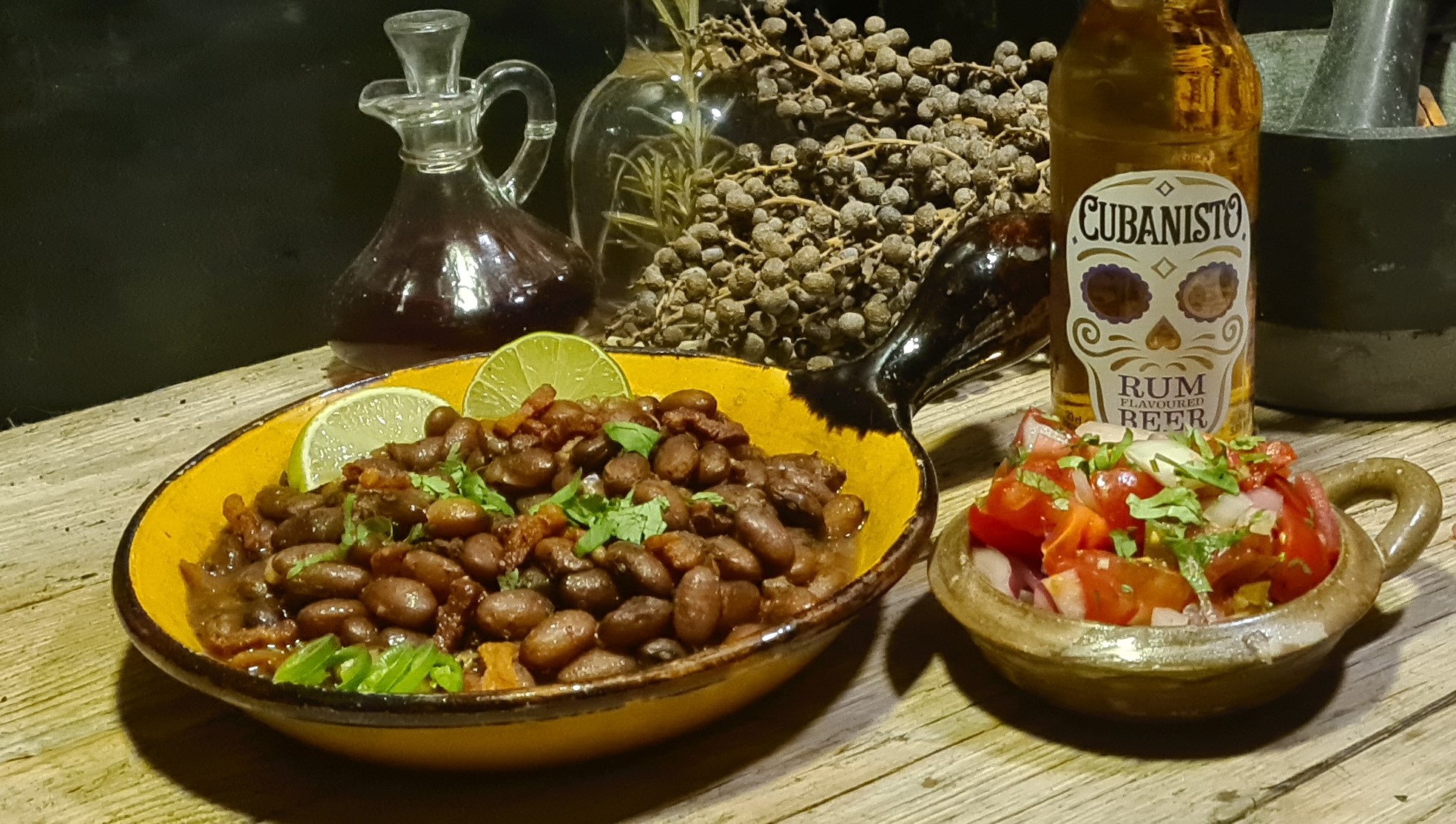 FRIJOLES BORRACHOS met PICO DE GALLO