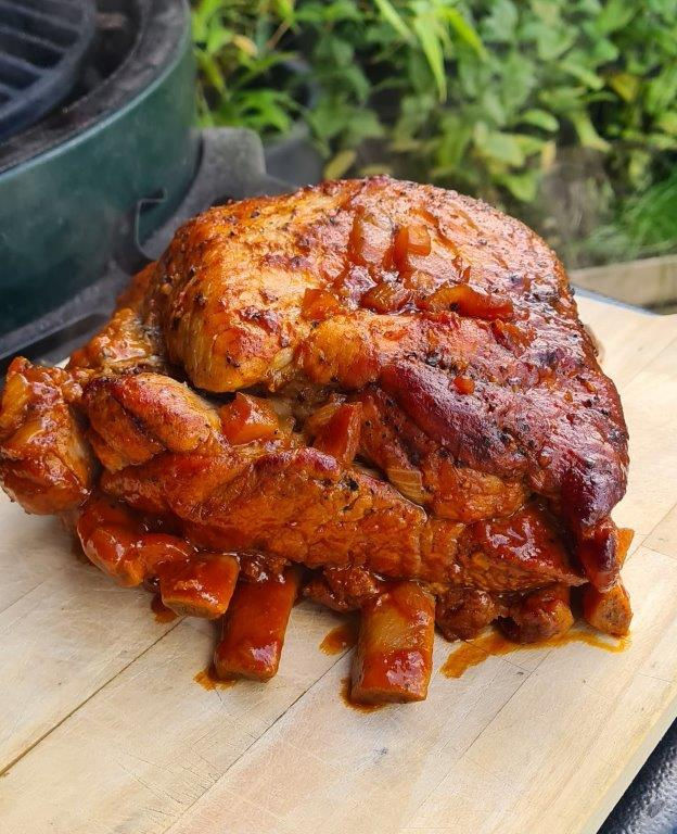 Dikke Rippe aus Hintergarten.